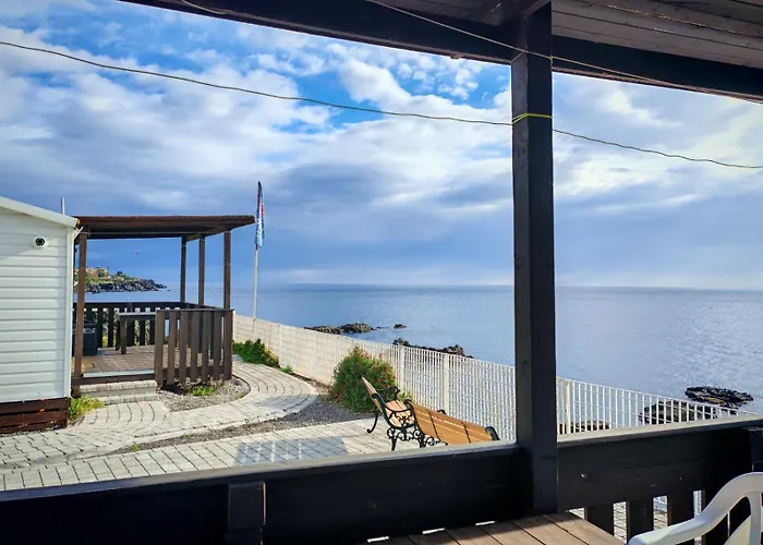 露营爱奥尼亚酒店 卡塔尼亚